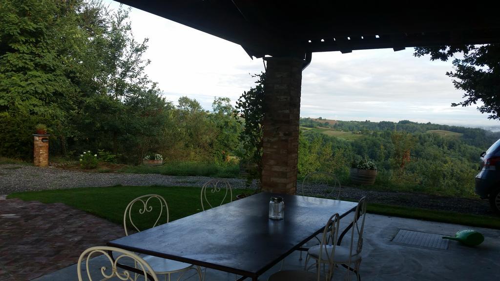 Villa Cascina Rollone à Rocchetta Tanaro Extérieur photo