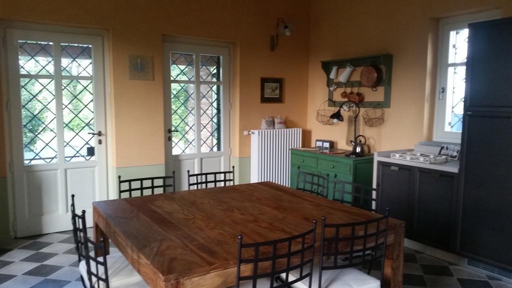 Villa Cascina Rollone à Rocchetta Tanaro Extérieur photo
